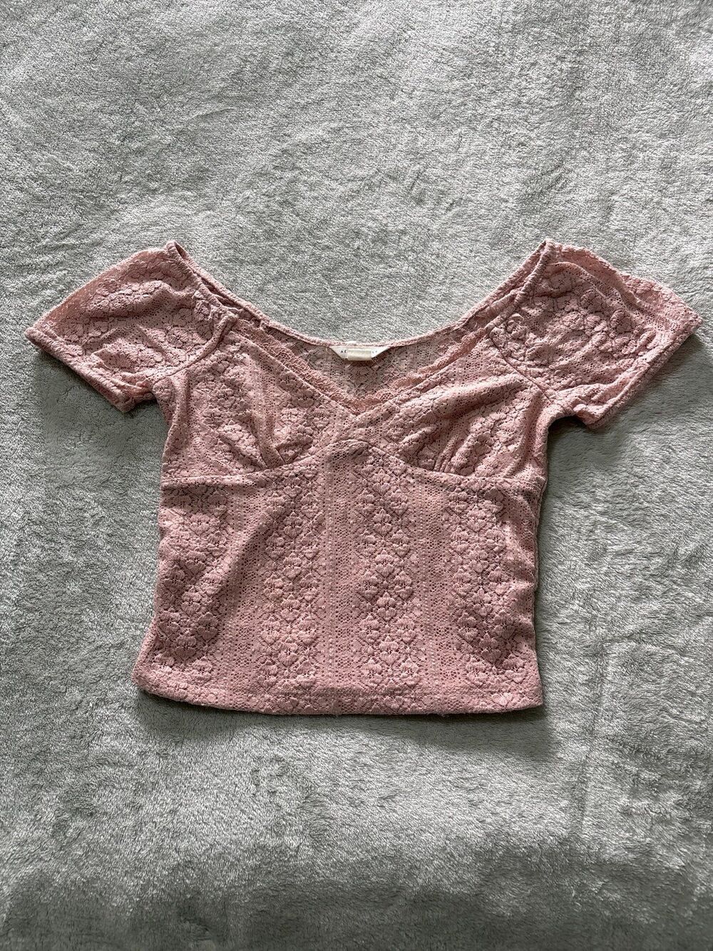 Crop top tshirt tee light pink lace eyelet scallop whimsical Y2K classic vintage